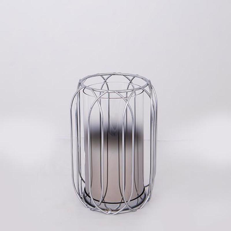 ESTHETI home - ΣΗΜΑΝΤΙΚΟ: Σε περίπτωση διαφοράς τιμής από το κατάστημα ισχύει παντα και μόνο η τιμή του καταστήματος ESTHETI home Κηροπήγιο Μεταλλικό Χρώμιο με Ασημί Γυαλί