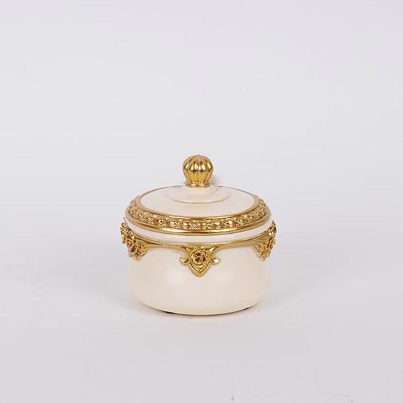 ESTHETI home - ΣΗΜΑΝΤΙΚΟ: Σε περίπτωση διαφοράς τιμής από το κατάστημα ισχύει παντα και μόνο η τιμή του καταστήματος ESTHETI home Διακοσμητικό Κουτί Resin Λευκό/Χρυσό 10.2x