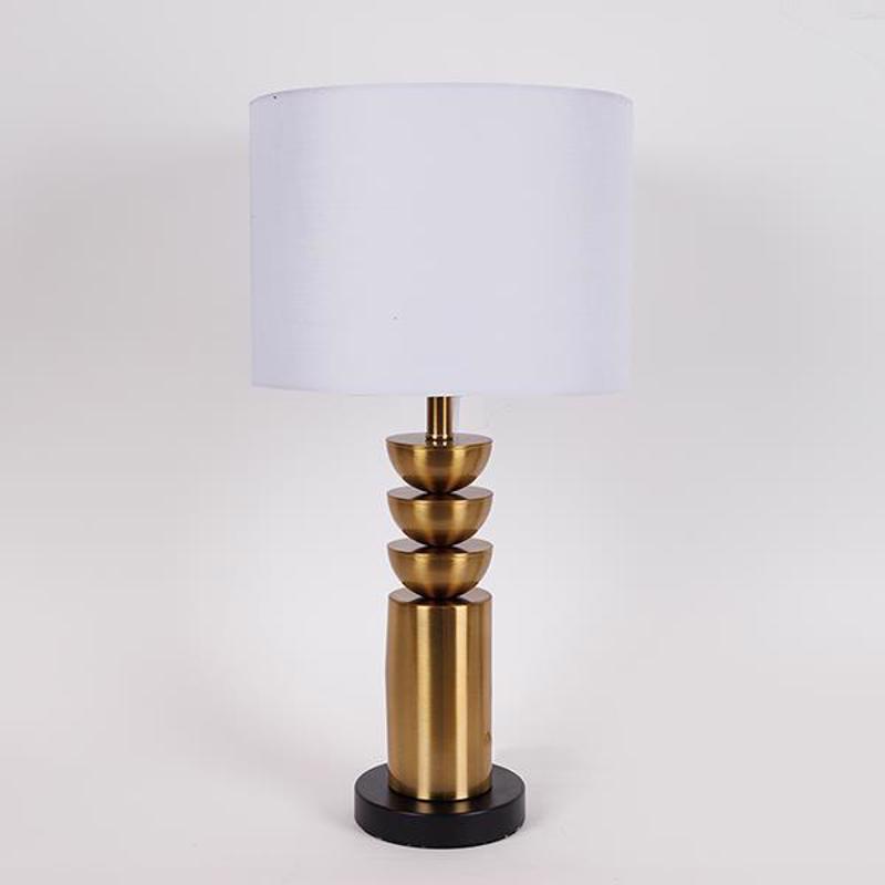 ESTHETI home - ΣΗΜΑΝΤΙΚΟ: Σε περίπτωση διαφοράς τιμής από το κατάστημα ισχύει παντα και μόνο η τιμή του καταστήματος ESTHETI home Επιτραπέζιο Φωτιστικό Μεταλλικό Χρυσό/Μαύρ