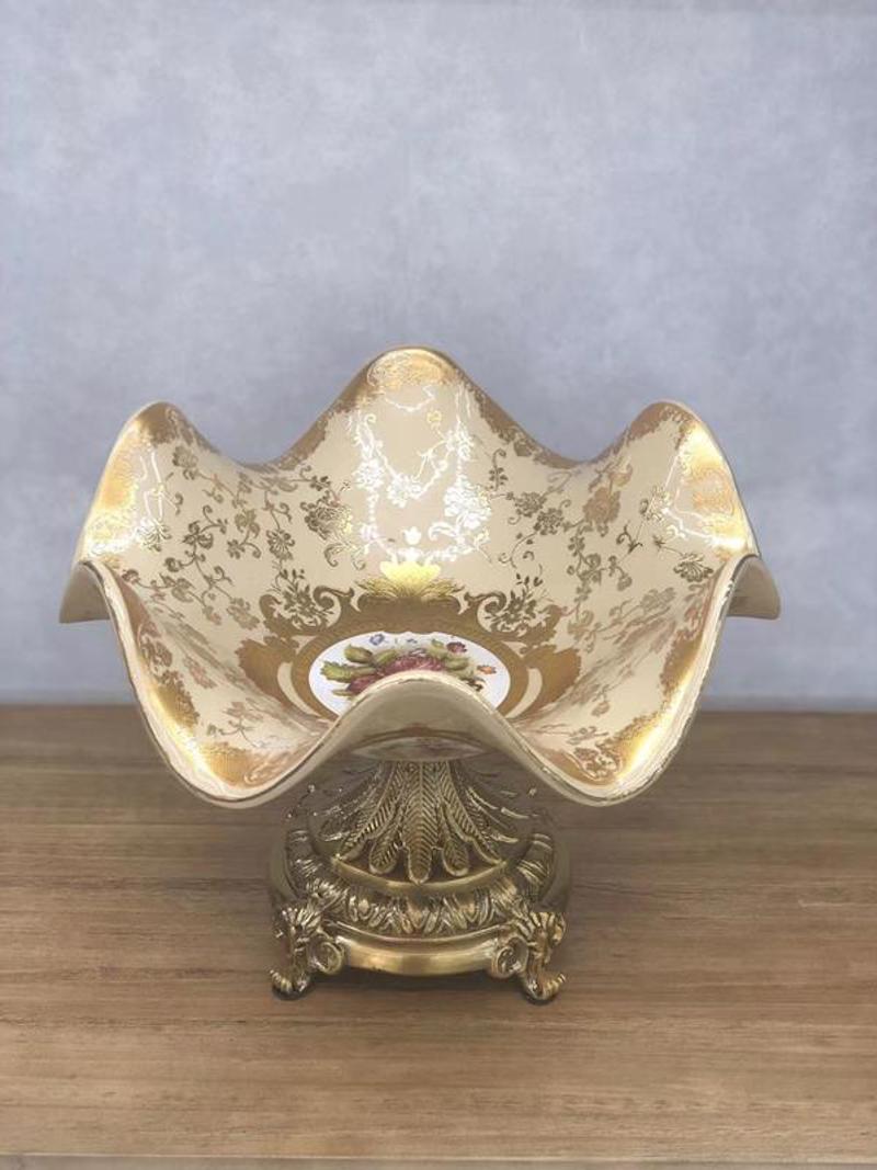 ESTHETI home - ΣΗΜΑΝΤΙΚΟ: Σε περίπτωση διαφοράς τιμής από το κατάστημα ισχύει παντα και μόνο η τιμή του καταστήματος ESTHETI home Φοντανιέρα Πορσελάνης Μπεζ/Χρυσή Φ32x24cm