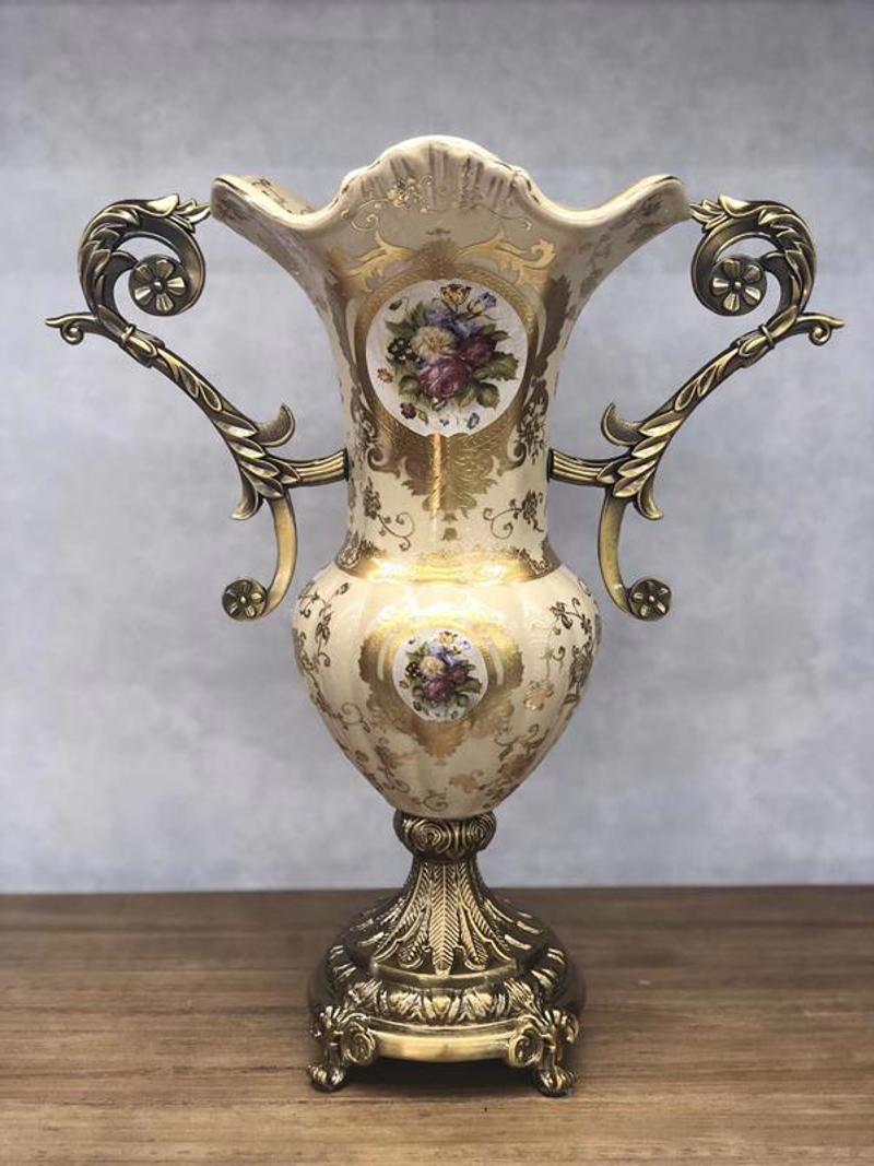 ESTHETI home - ΣΗΜΑΝΤΙΚΟ: Σε περίπτωση διαφοράς τιμής από το κατάστημα ισχύει παντα και μόνο η τιμή του καταστήματος ESTHETI home Βάζο Πορσελάνης Μπεζ/Χρυσό 36x16x43cm 819-