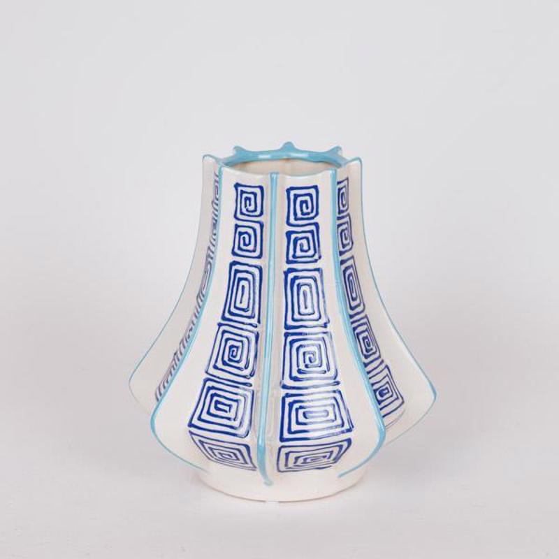 ESTHETI home - ΣΗΜΑΝΤΙΚΟ: Σε περίπτωση διαφοράς τιμής από το κατάστημα ισχύει παντα και μόνο η τιμή του καταστήματος ESTHETI home Βάζο Κεραμικό Λευκό/Μπλε με Γαλάζιες Γραμμ