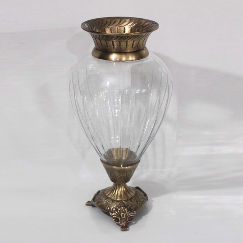 ESTHETI home - ΣΗΜΑΝΤΙΚΟ: Σε περίπτωση διαφοράς τιμής από το κατάστημα ισχύει παντα και μόνο η τιμή του καταστήματος ESTHETI home Βάζο Γυάλινο με Μεταλλικές Λεπτομέρειες Αν