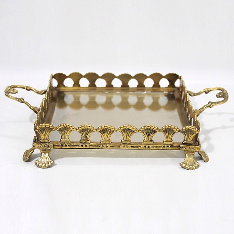 Διακοσμητικά Επιτραπέζια agiovlasitishome - ΣΗΜΑΝΤΙΚΟ: Σε περίπτωση διαφοράς τιμής από το κατάστημα ισχύει παντα και μόνο η τιμή του καταστήματος ESTHETI home Δίσκος Γυάλινος με Μεταλλικές Λεπτομέρειες