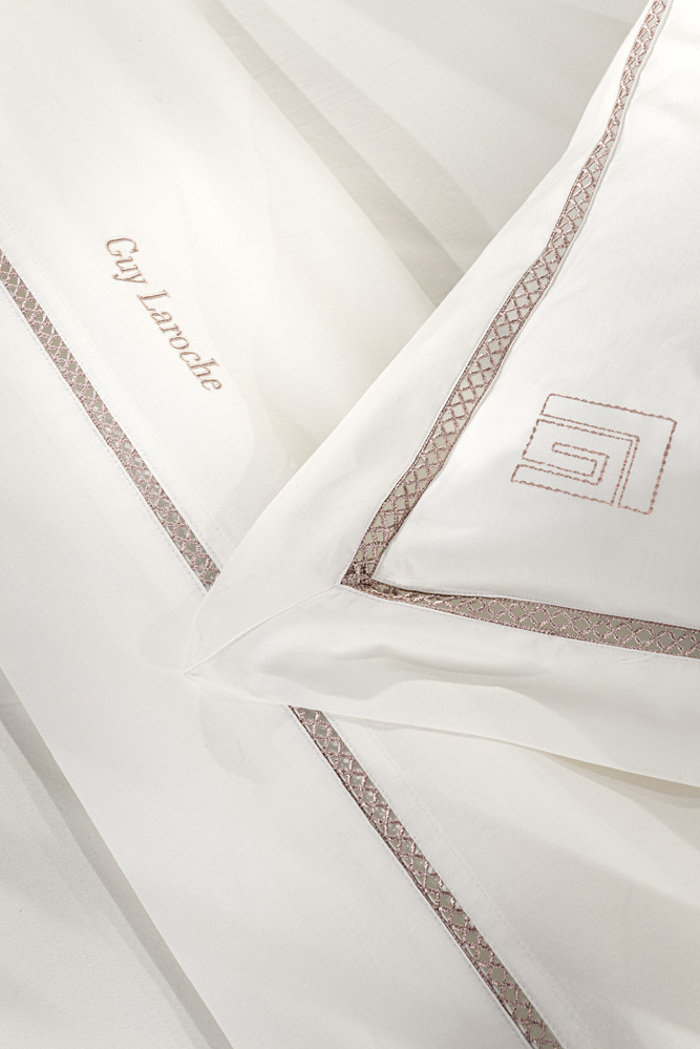 Guy Laroche Set Paplomatothiki Bambakosaten uperdipli me 2 Maxilarothikes BLEND AMETHYST/IVORY 240X250
