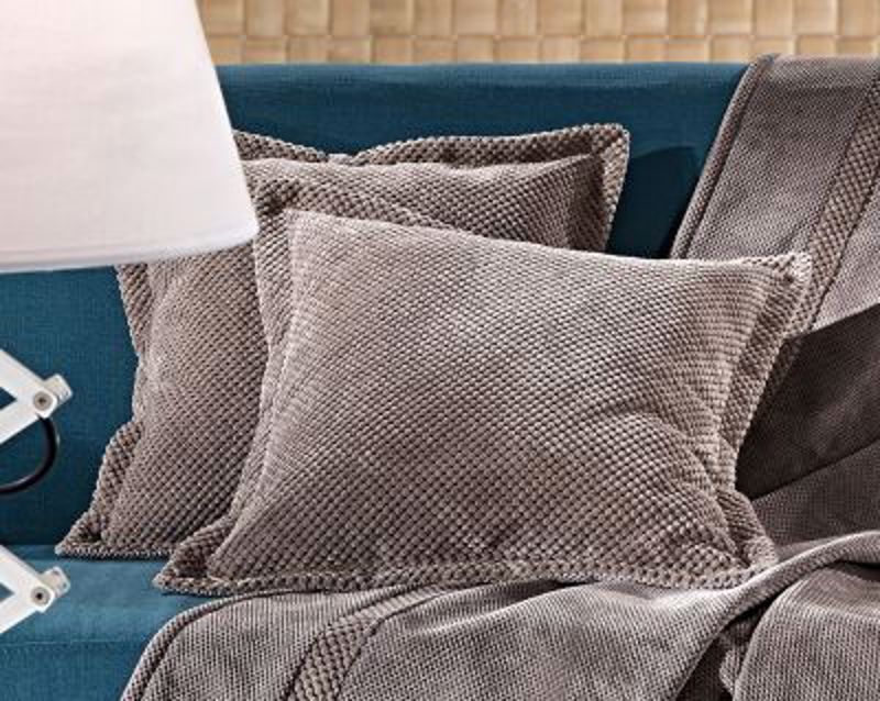 Μαξιλάρια διακοσμητικά agiovlasitishome - ΣΗΜΑΝΤΙΚΟ: Σε περίπτωση διαφοράς τιμής από το κατάστημα ισχύει παντα και μόνο η τιμή του καταστήματος Guy Laroche Μαξιλαράκι διακοσμητικό RUBICON Choco 45X45