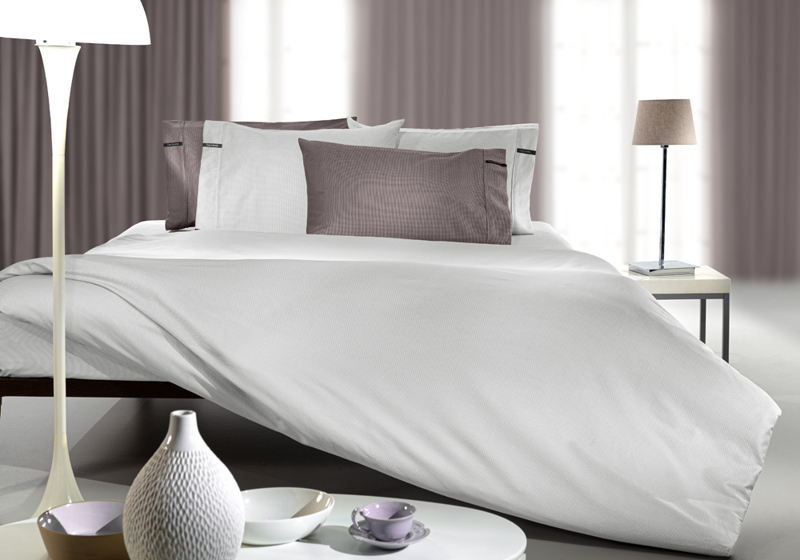 Guy Laroche Υπέρδιπλο Σεντόνι με Λάστιχο Minimal Silver 160x200+35