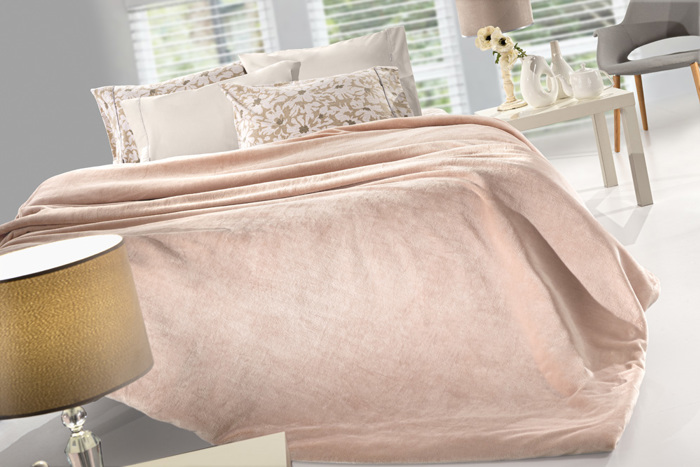 Guy Laroche Σετ Κουβέρτα Velvet Pudra 160x240cm και Διακοσμητικό Μαξιλαράκι 45x45cm Guy Laroche Set Kouberta Velvet Pudra 160x240cm kai Diakosmitiko Maxilaraki 45x45cm