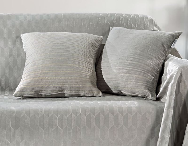 Μαξιλάρια διακοσμητικά agiovlasitishome - ΣΗΜΑΝΤΙΚΟ: Σε περίπτωση διαφοράς τιμής από το κατάστημα ισχύει παντα και μόνο η τιμή του καταστήματος Guy Laroche Διακοσμητικό Μαξιλαράκι Ro-Ca-Mo Silver 42x