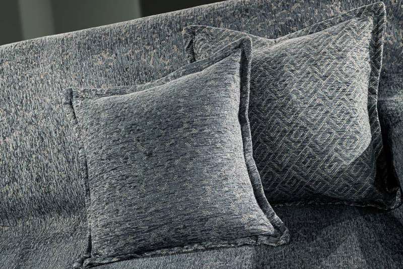 Μαξιλάρια διακοσμητικά agiovlasitishome - ΣΗΜΑΝΤΙΚΟ: Σε περίπτωση διαφοράς τιμής από το κατάστημα ισχύει παντα και μόνο η τιμή του καταστήματος Guy Laroche Διακοσμητικό Μαξιλαράκι Matis Anthracite 50