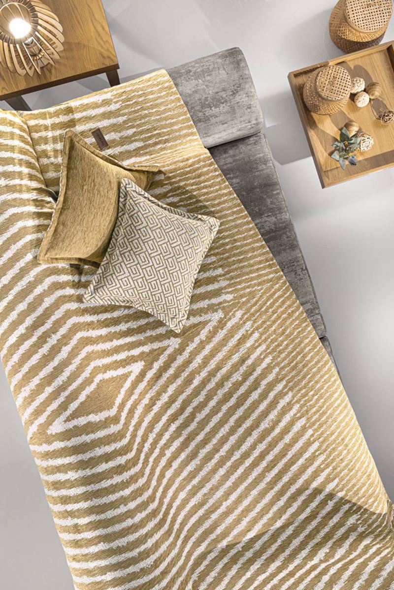 Guy Laroche Ριχτάρι Διθέσιου Καναπέ Norton Golden 180x250cm