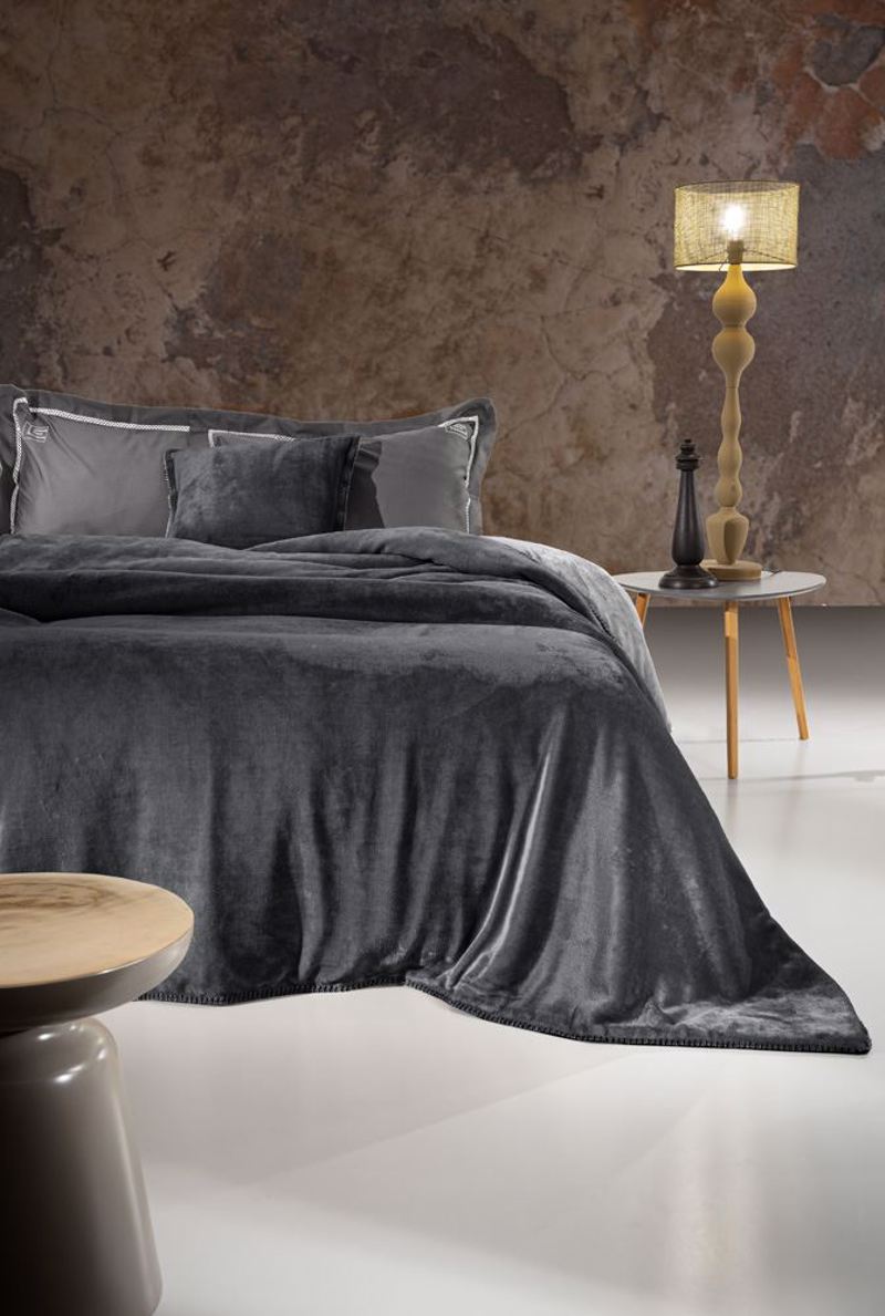 Guy Laroche Κουβέρτα Velvet Anthracite Υπέρδιπλη 220X240 δύο όψεων Και Δώρο Διακοσμητική Μαξιλαροθήκη